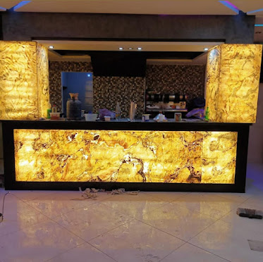 Éclairage d'un bar à Perpignan réalisé par Probât Électricité