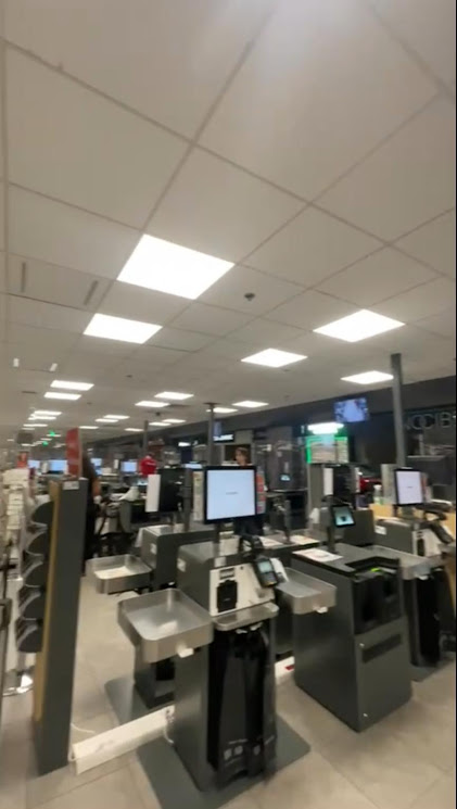 Installation électrique de caisses automatiques pour un local professionnel